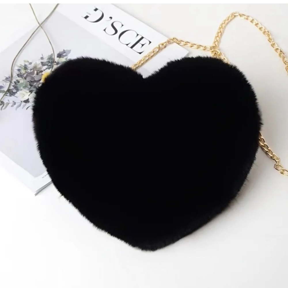 NEW! Heart Shaped Crossbody Purse Shoulder Bag in Black NEW